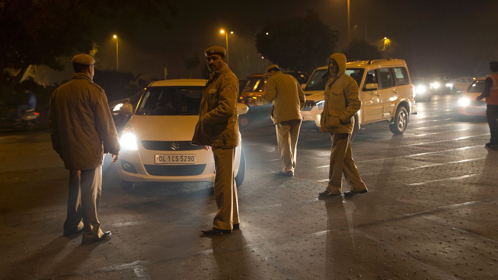 Indian Capital Starts Limiting Cars for 2 Weeks to Clear Air