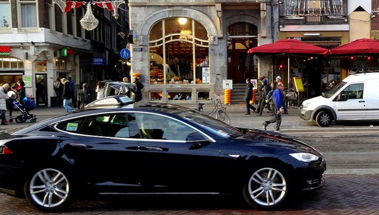 Netherlands looks to ban all Non-electric Cars by 2025
